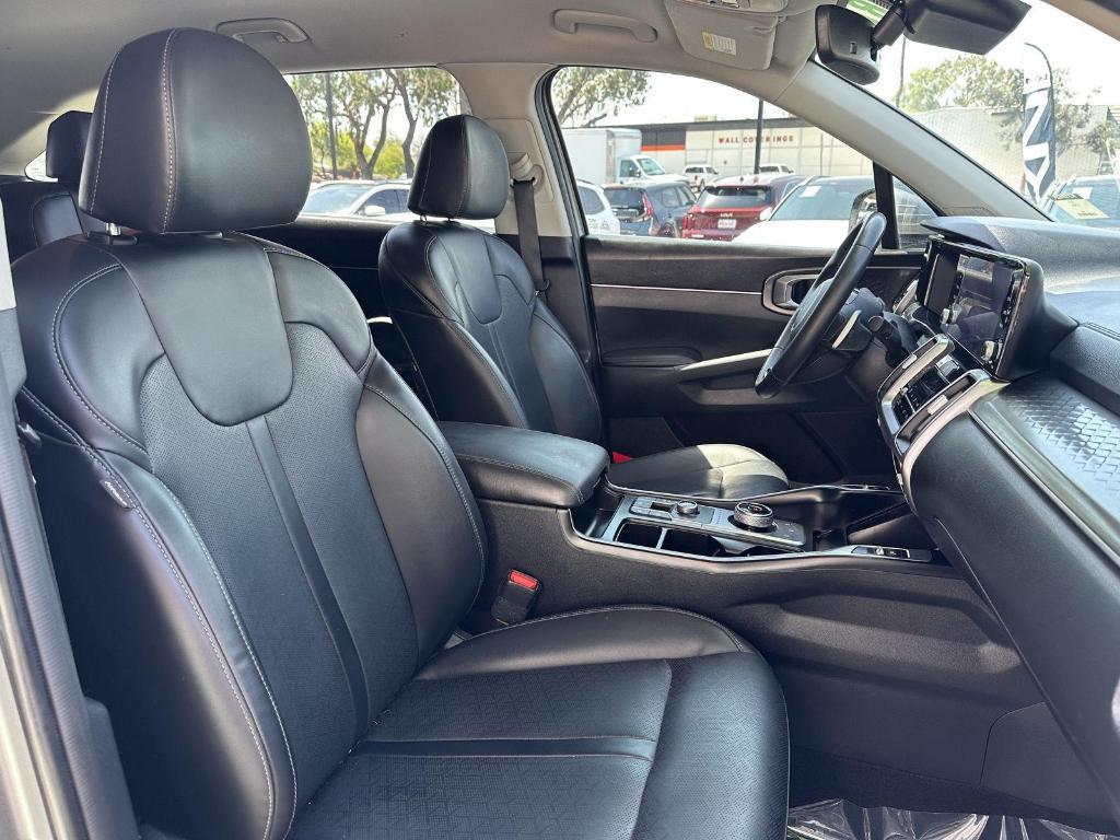 used 2023 Kia Sorento Hybrid car, priced at $31,990