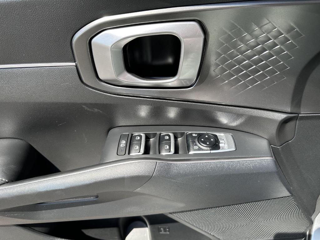 used 2023 Kia Sorento Hybrid car, priced at $31,990