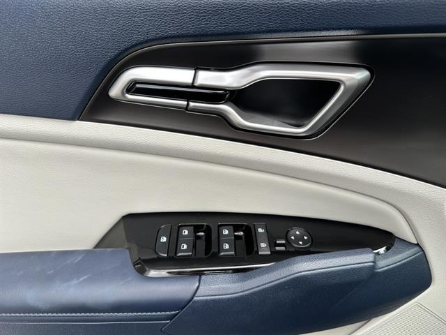 used 2025 Kia Sportage Hybrid car, priced at $30,550