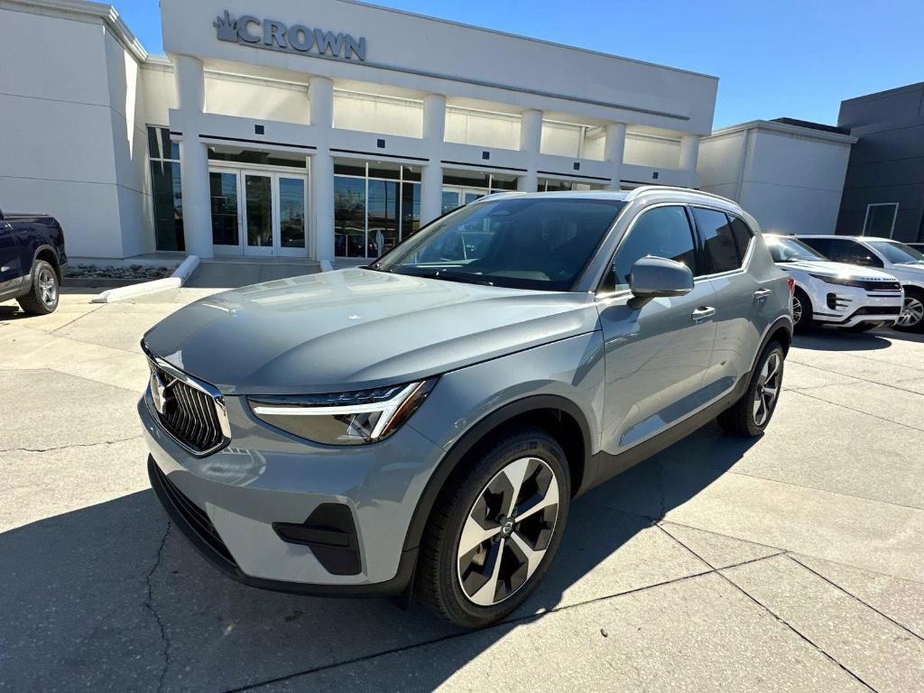 new 2025 Volvo XC40 car, priced at $46,015