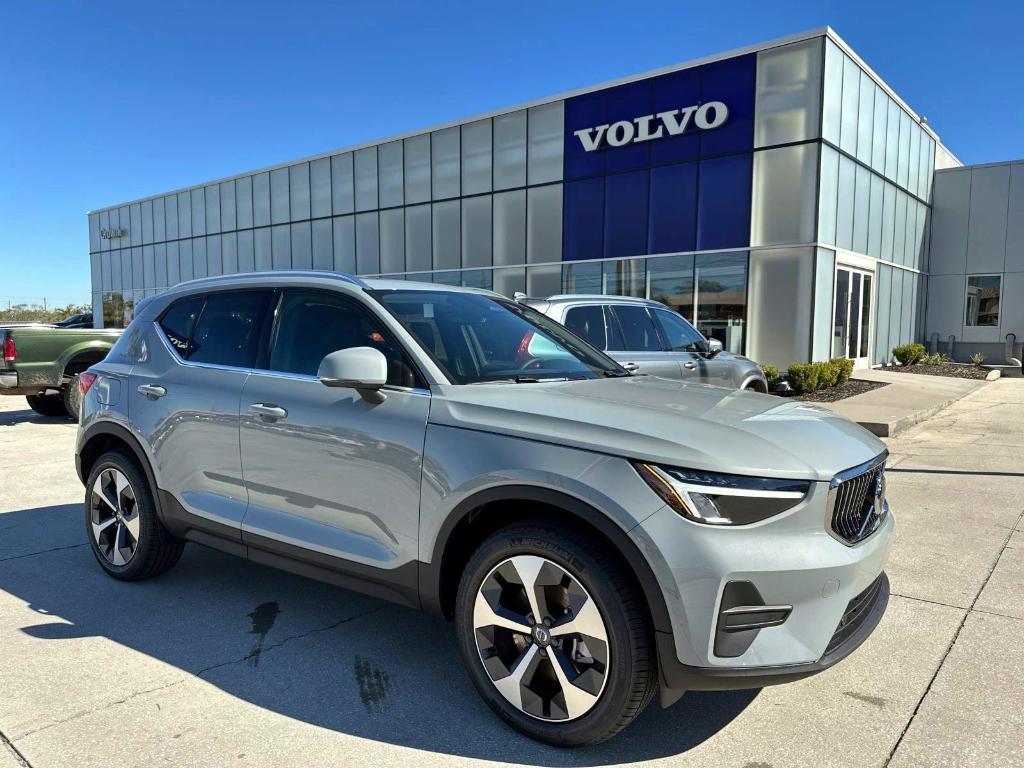 new 2025 Volvo XC40 car, priced at $46,015