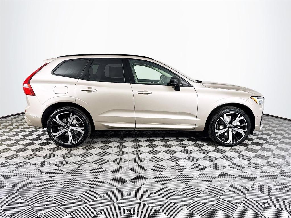 new 2025 Volvo XC60 car, priced at $59,910