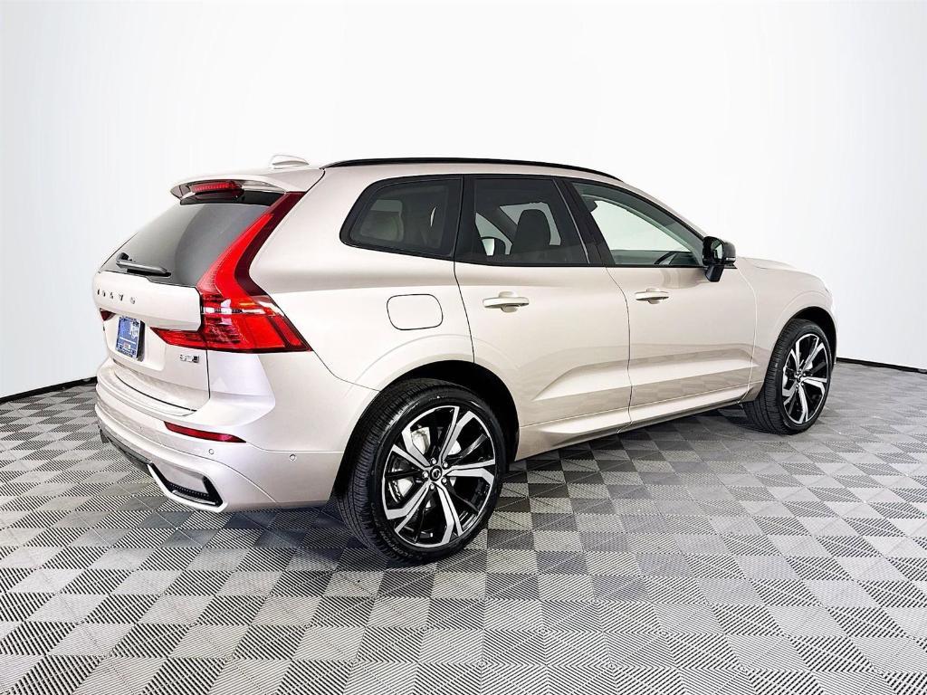 new 2025 Volvo XC60 car, priced at $59,910