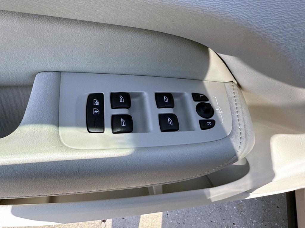new 2025 Volvo XC60 car, priced at $61,260