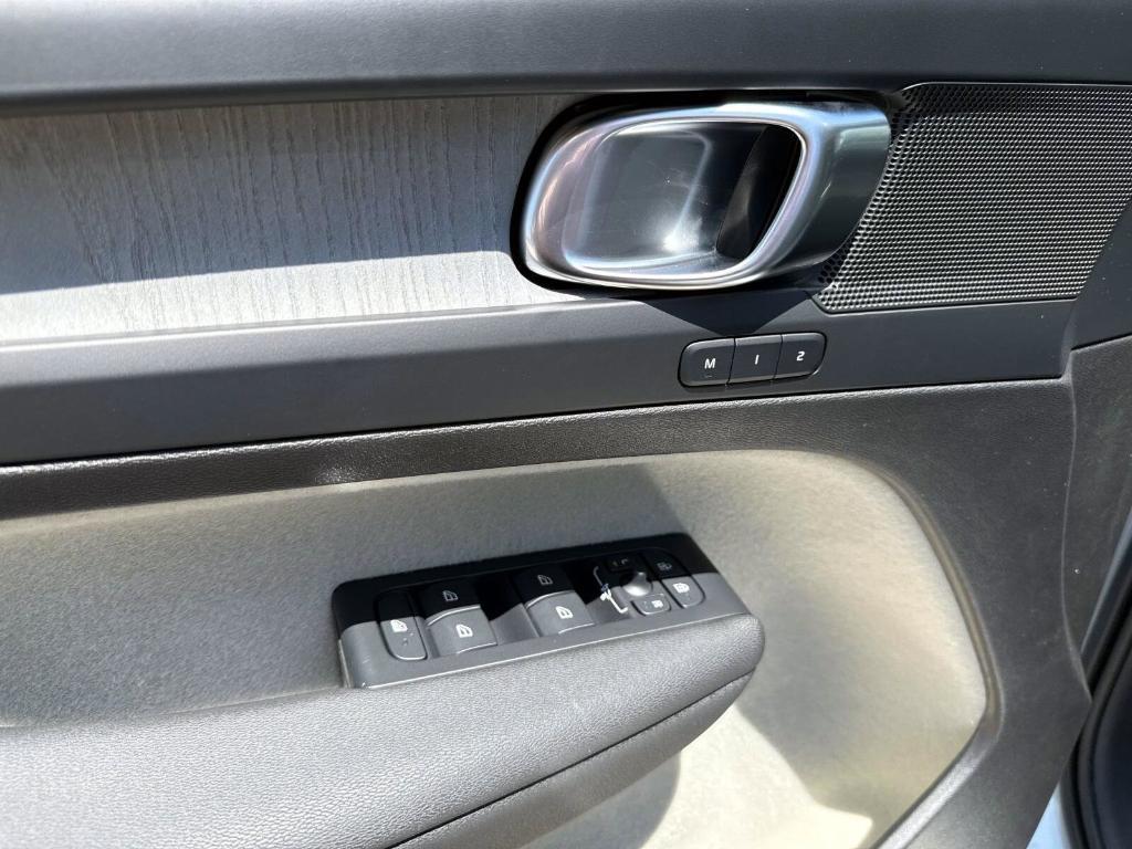 new 2025 Volvo XC40 car, priced at $47,435