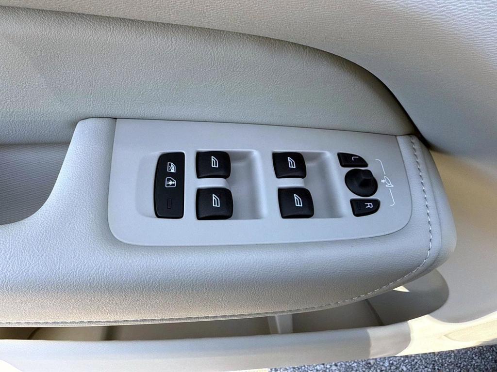new 2025 Volvo XC60 car, priced at $55,360