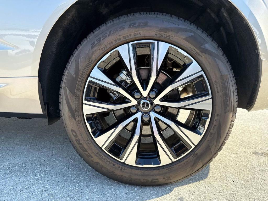 new 2025 Volvo XC60 car, priced at $50,325