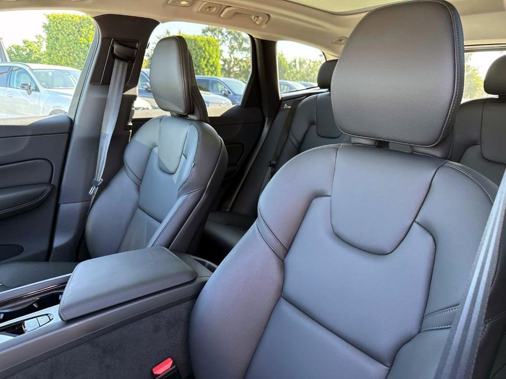 new 2025 Volvo XC60 car, priced at $50,325