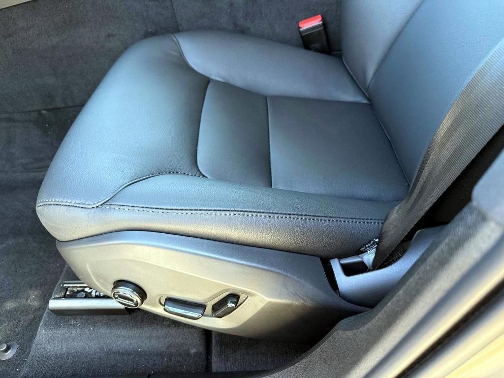 new 2025 Volvo XC60 car, priced at $50,325
