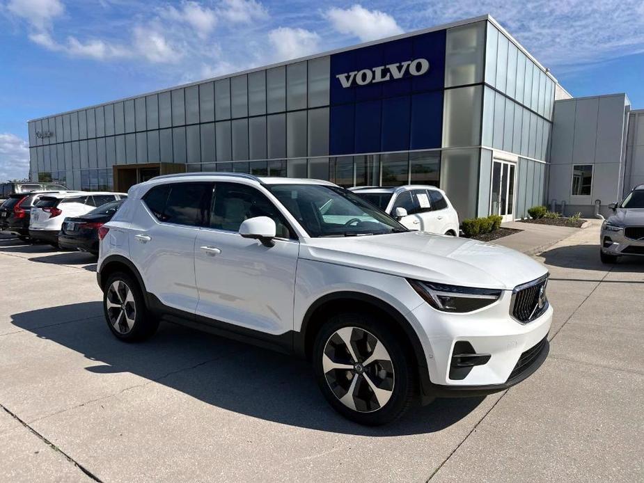 new 2025 Volvo XC40 car, priced at $48,315