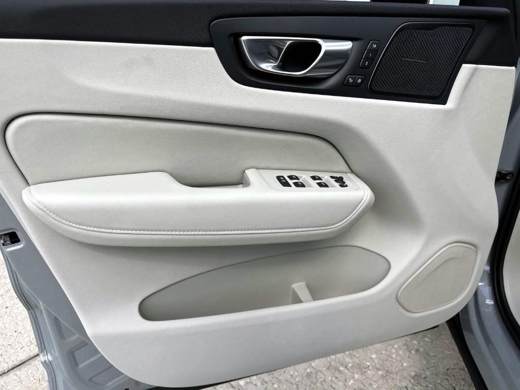 new 2026 Volvo XC60 car, priced at $62,017
