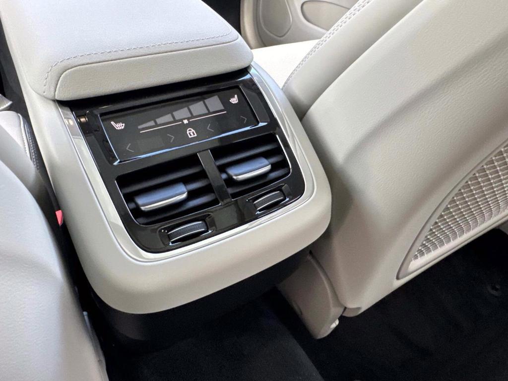new 2026 Volvo XC60 car, priced at $62,017