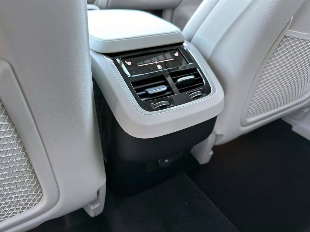 new 2025 Volvo XC90 car, priced at $67,265