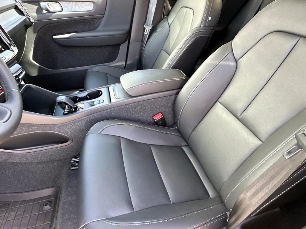 new 2025 Volvo XC40 car, priced at $45,215