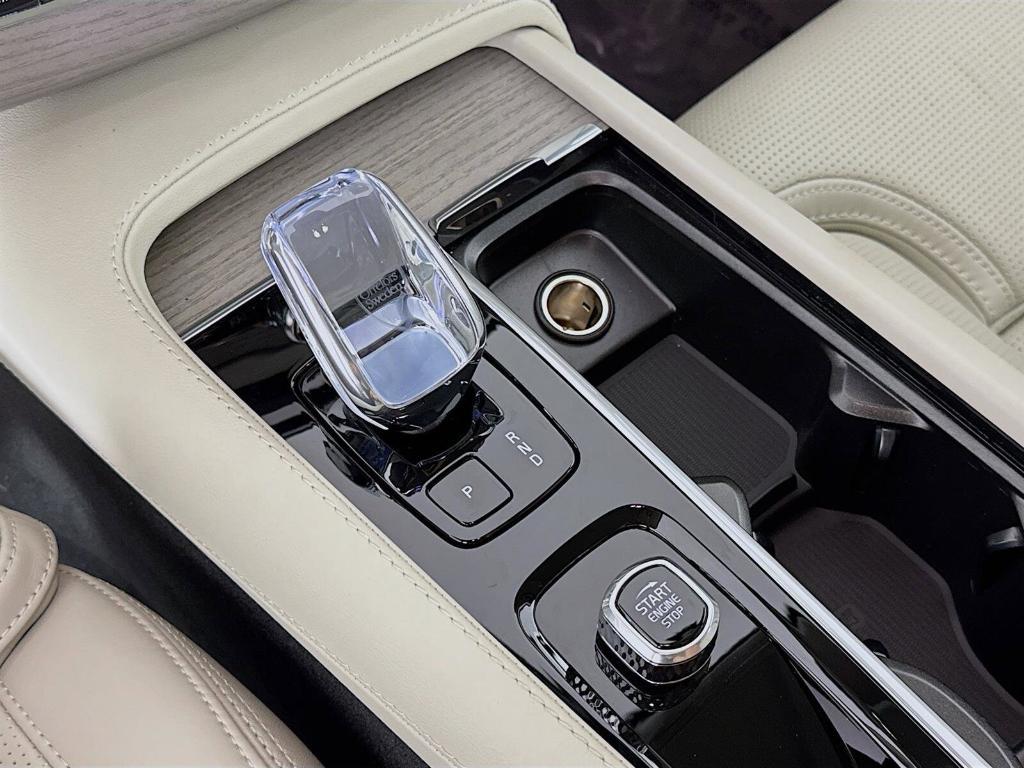 new 2025 Volvo XC90 car, priced at $68,217