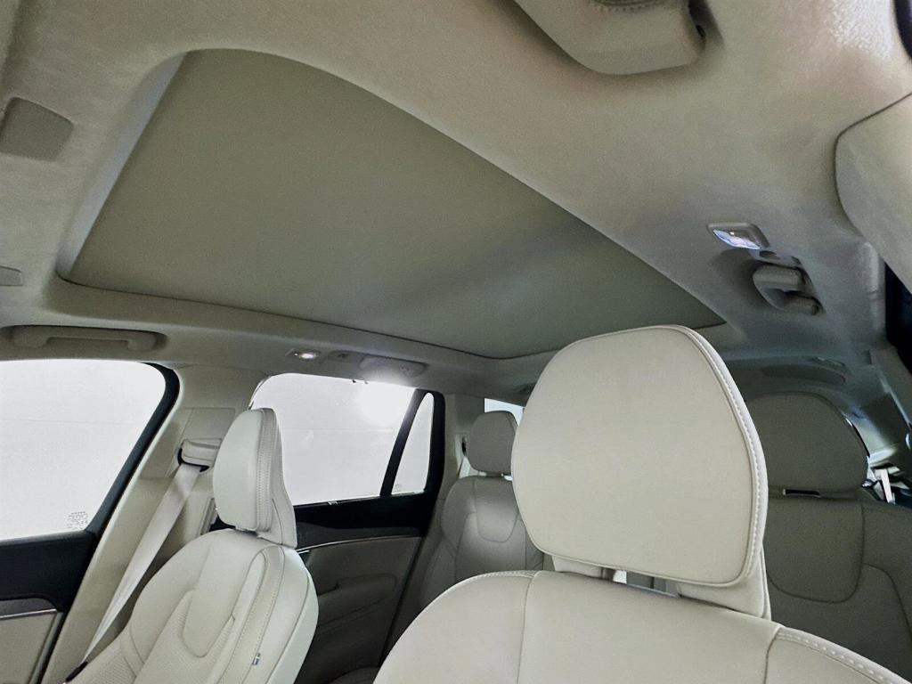 new 2025 Volvo XC90 car, priced at $68,217