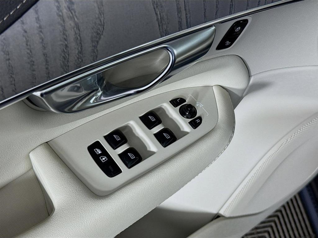 new 2025 Volvo XC90 car, priced at $59,995