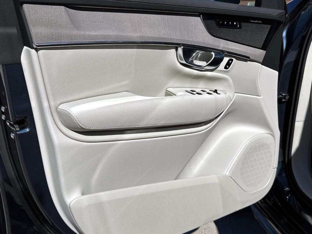 new 2026 Volvo XC90 car, priced at $75,575