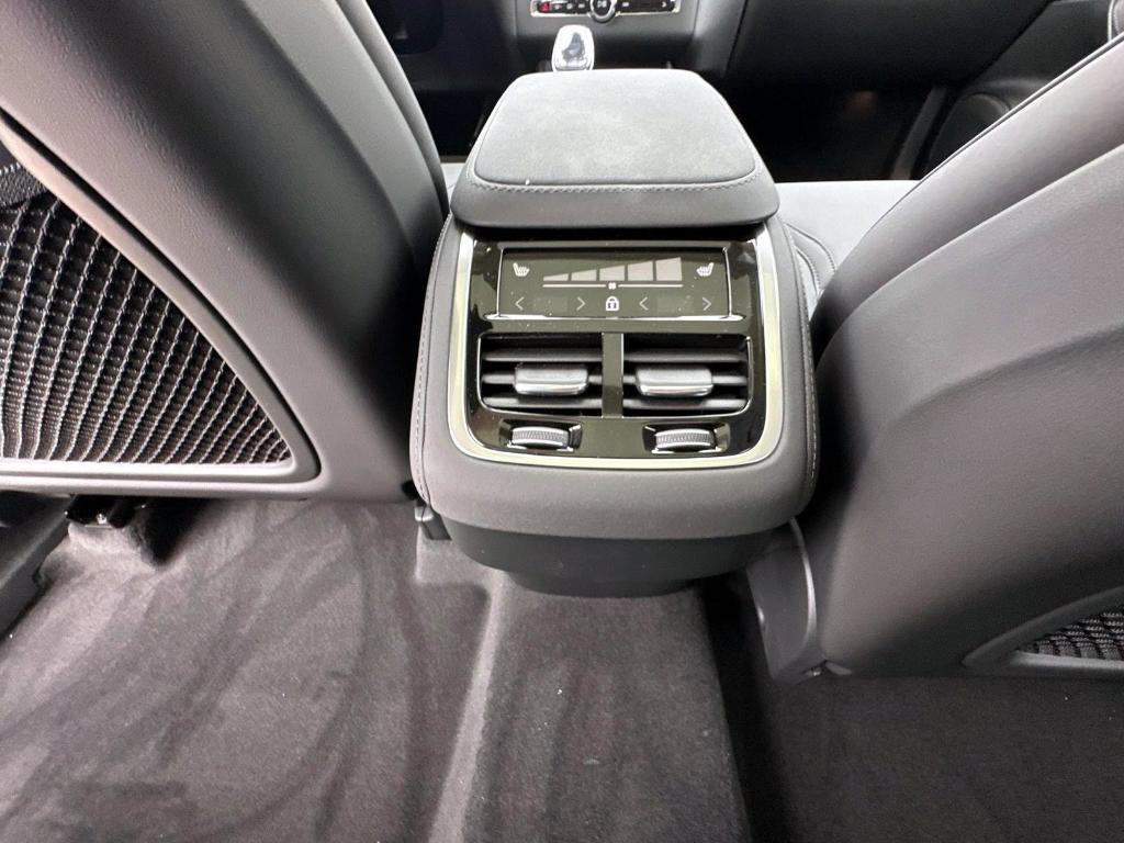 new 2025 Volvo XC90 car, priced at $65,555