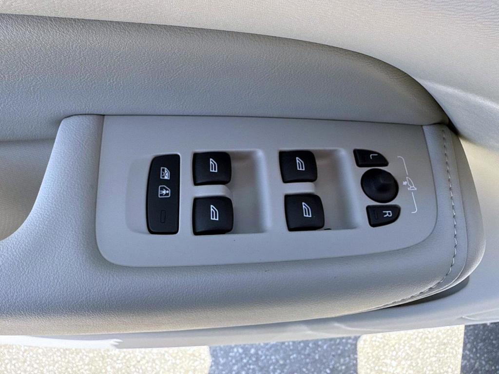 new 2025 Volvo XC60 car, priced at $60,660