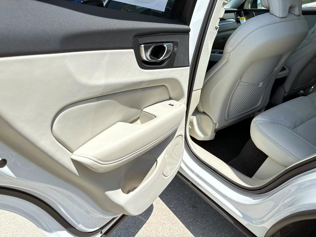 new 2025 Volvo XC60 car, priced at $60,660