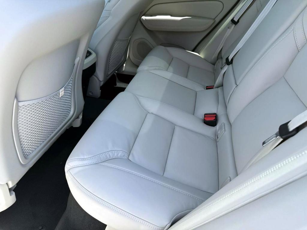 new 2025 Volvo XC60 car, priced at $60,660