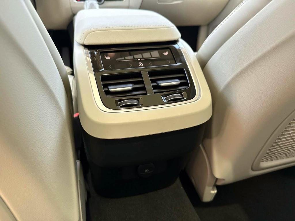 new 2025 Volvo XC60 car, priced at $60,660
