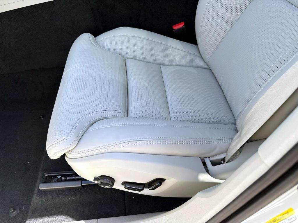new 2025 Volvo XC60 car, priced at $60,660