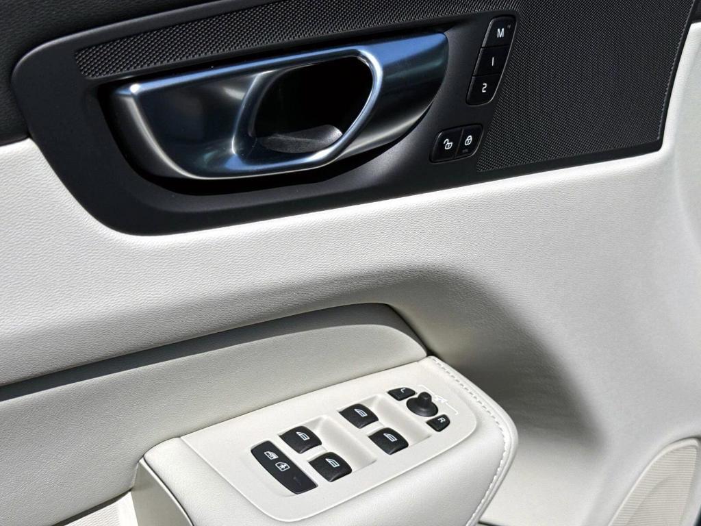 new 2025 Volvo XC60 car, priced at $55,360