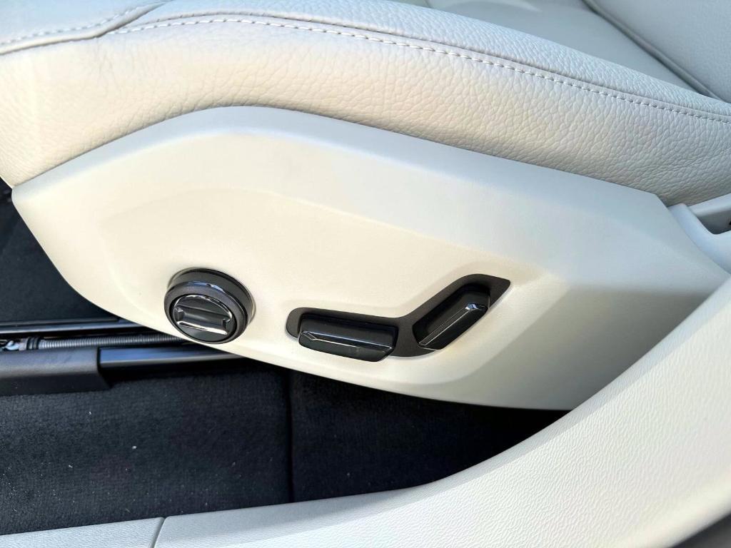 new 2025 Volvo XC60 car, priced at $55,360