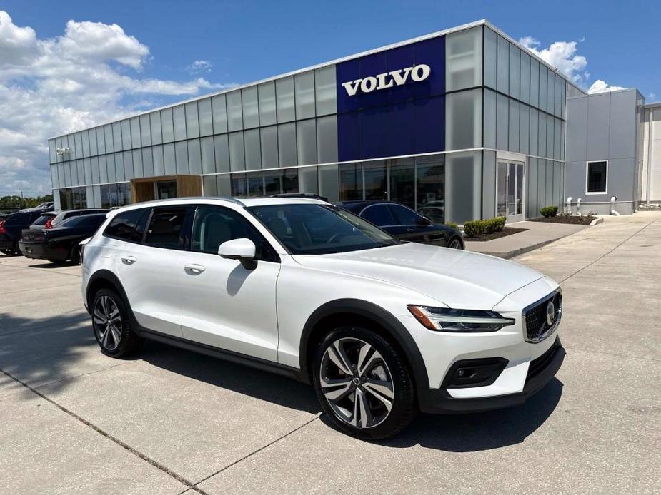 new 2024 Volvo V60 Cross Country car, priced at $51,271