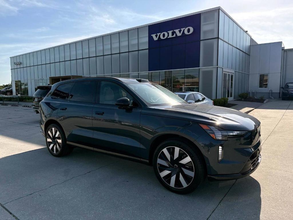new 2025 Volvo EX90 car, priced at $80,990