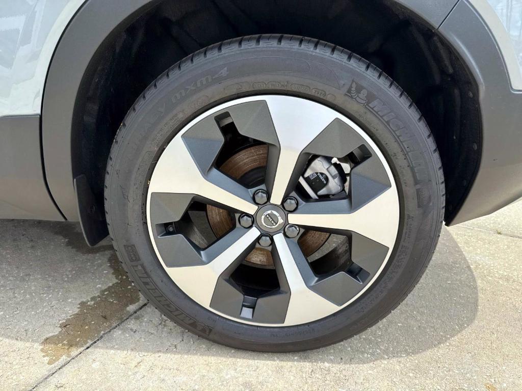 new 2025 Volvo XC40 car, priced at $45,465