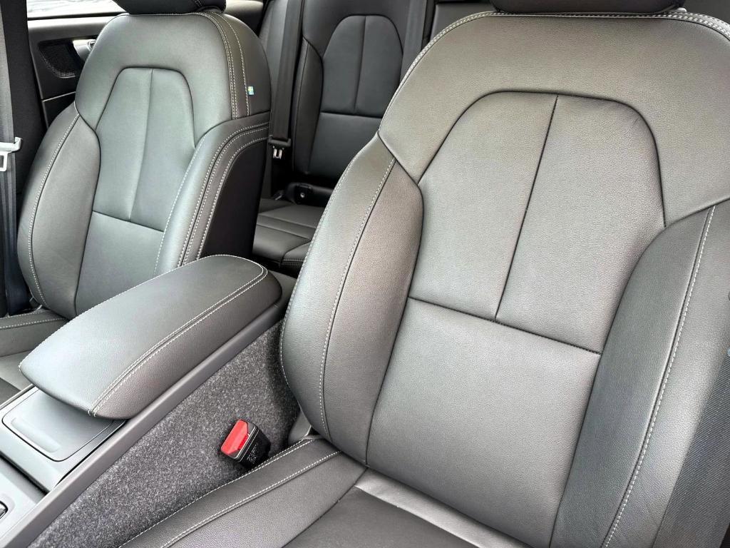 new 2025 Volvo XC40 car, priced at $45,465