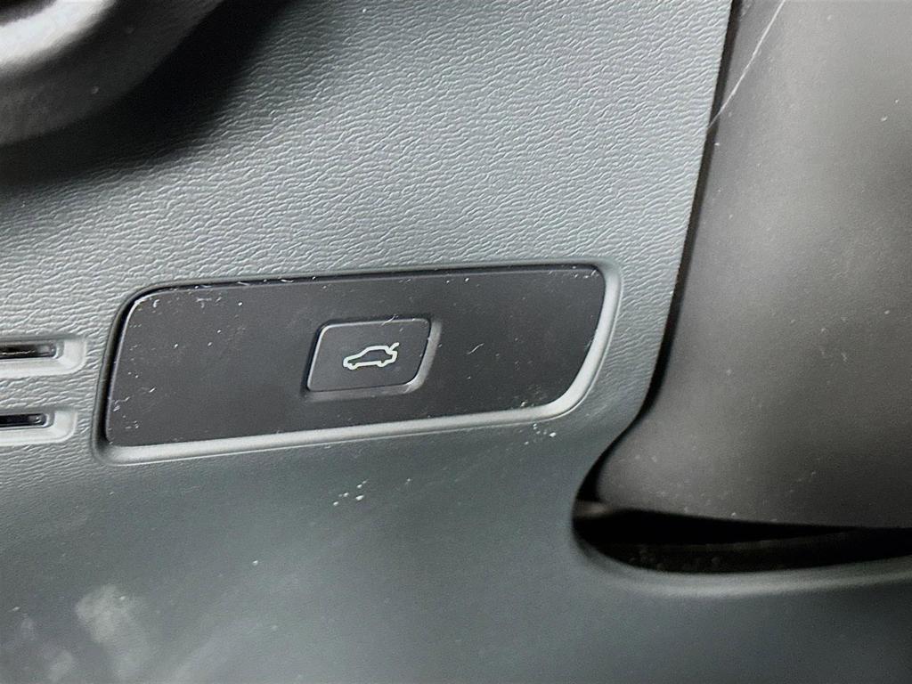 new 2025 Volvo XC40 car, priced at $44,845