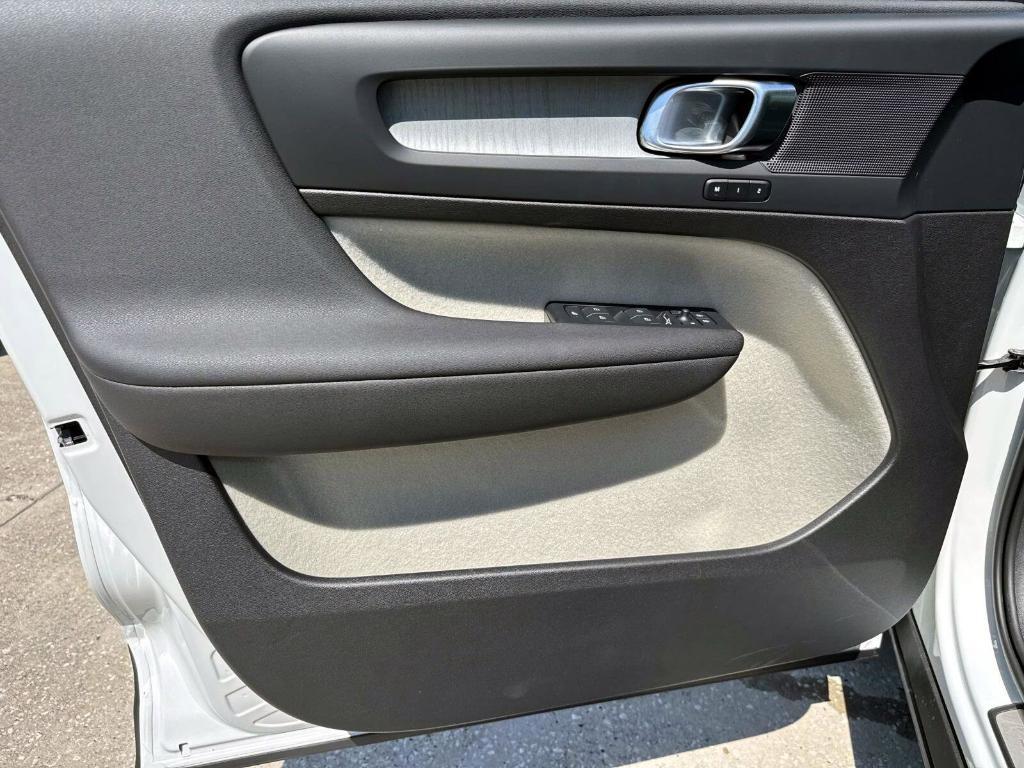 new 2025 Volvo XC40 car, priced at $49,810