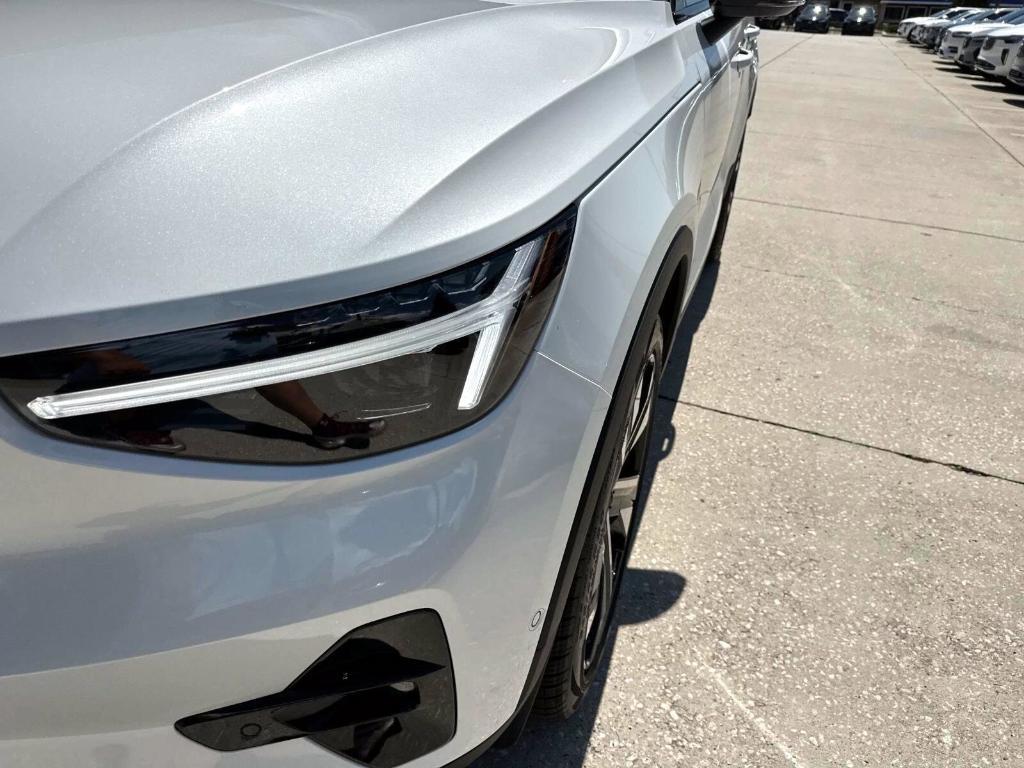 new 2025 Volvo XC40 car, priced at $49,810