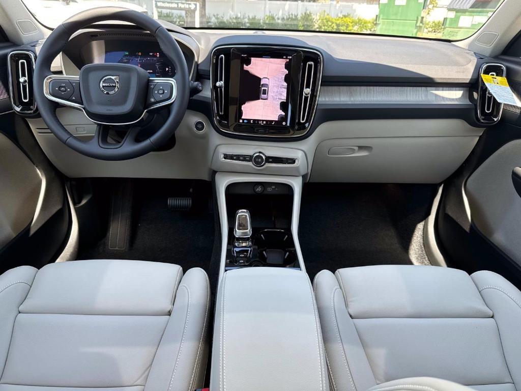 new 2025 Volvo XC40 car, priced at $46,697