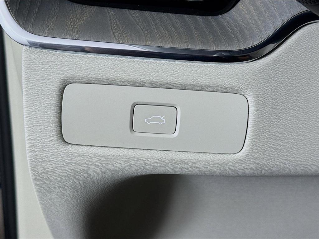 new 2025 Volvo XC60 car, priced at $52,521
