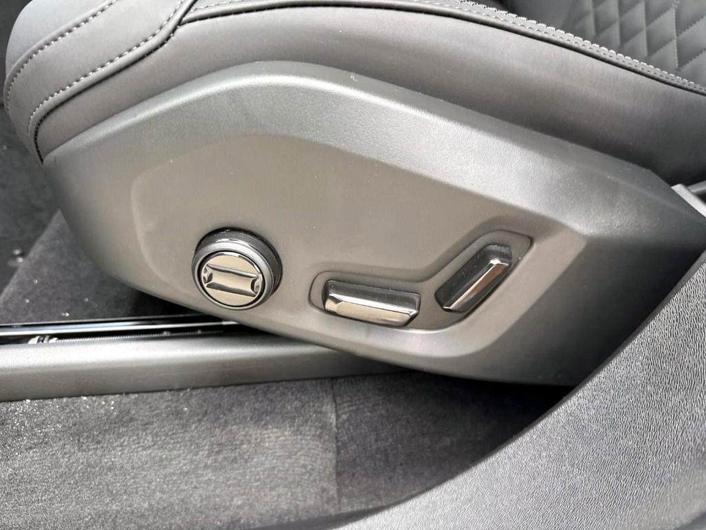 new 2025 Volvo XC90 car, priced at $65,555