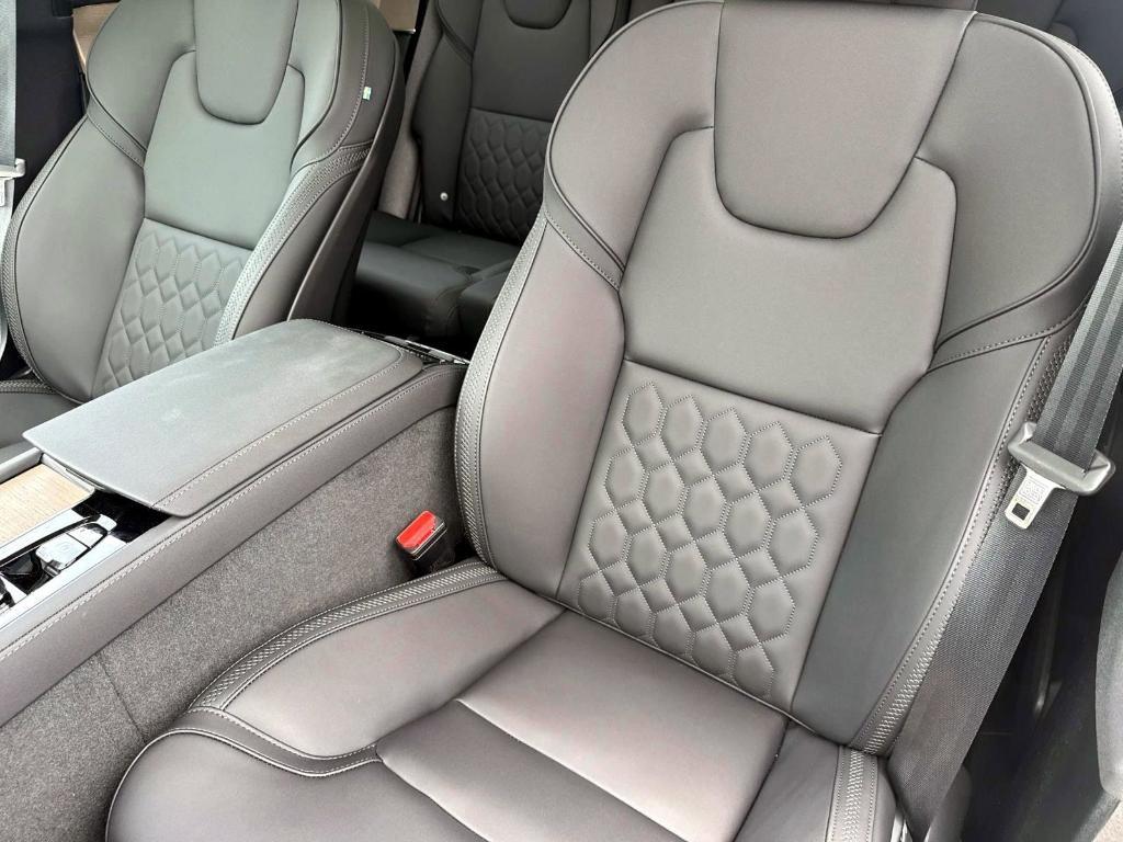 new 2025 Volvo XC90 car, priced at $65,555