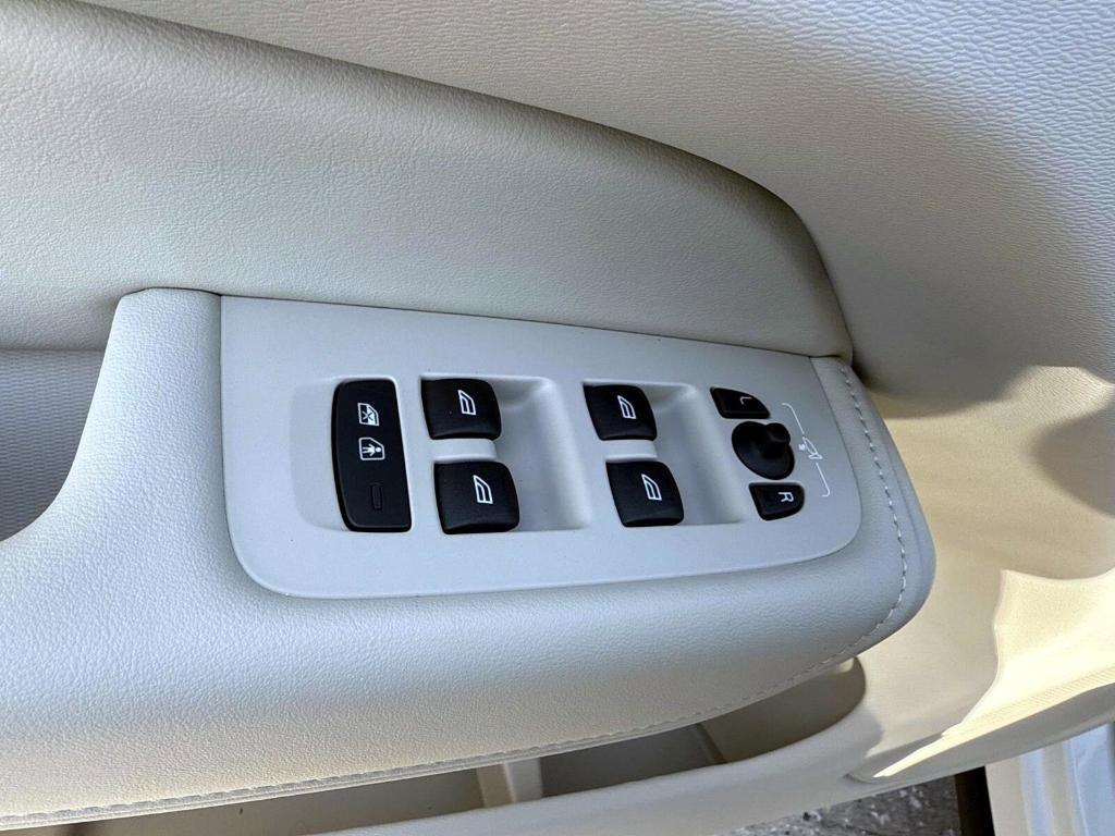 new 2025 Volvo XC60 Plug-In Hybrid car, priced at $67,398
