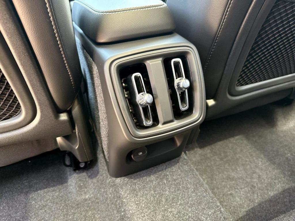 new 2025 Volvo XC40 car, priced at $45,485