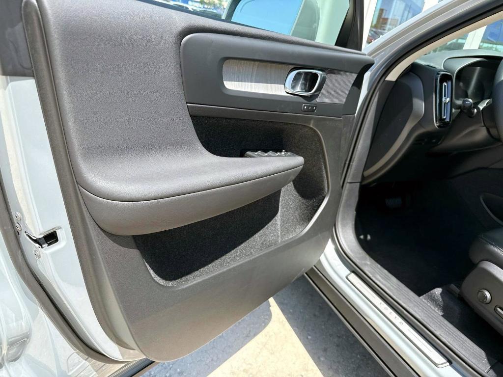new 2025 Volvo XC40 car, priced at $45,485