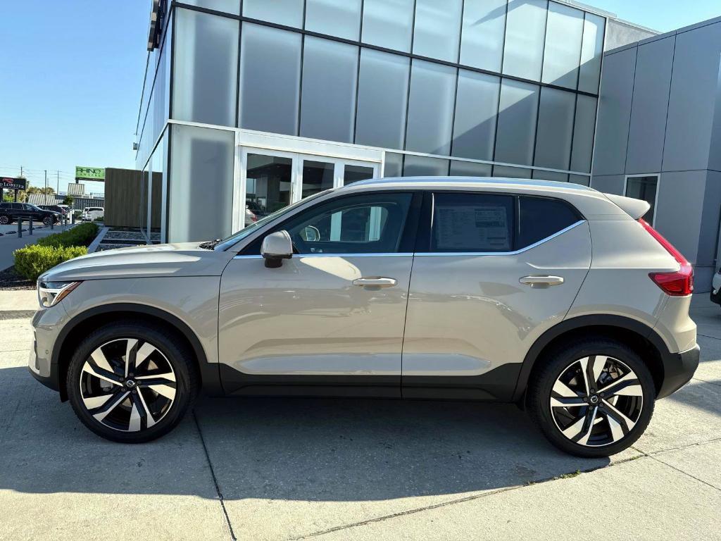 new 2025 Volvo XC40 car, priced at $51,015