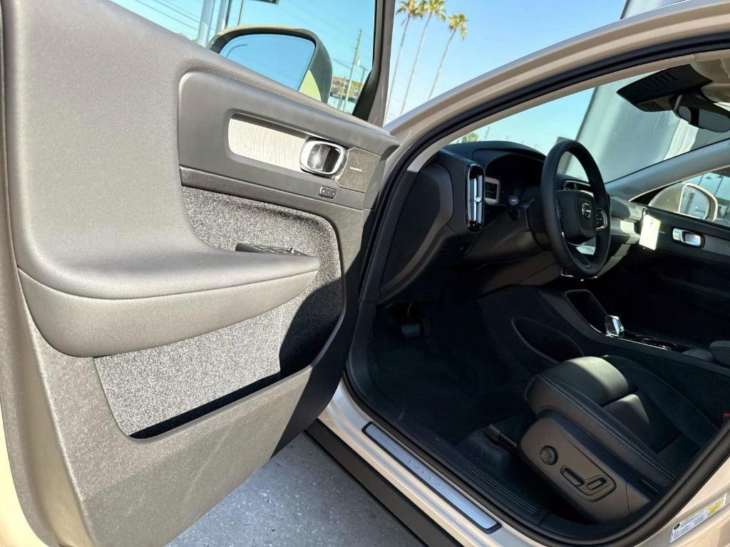 new 2025 Volvo XC40 car, priced at $51,015