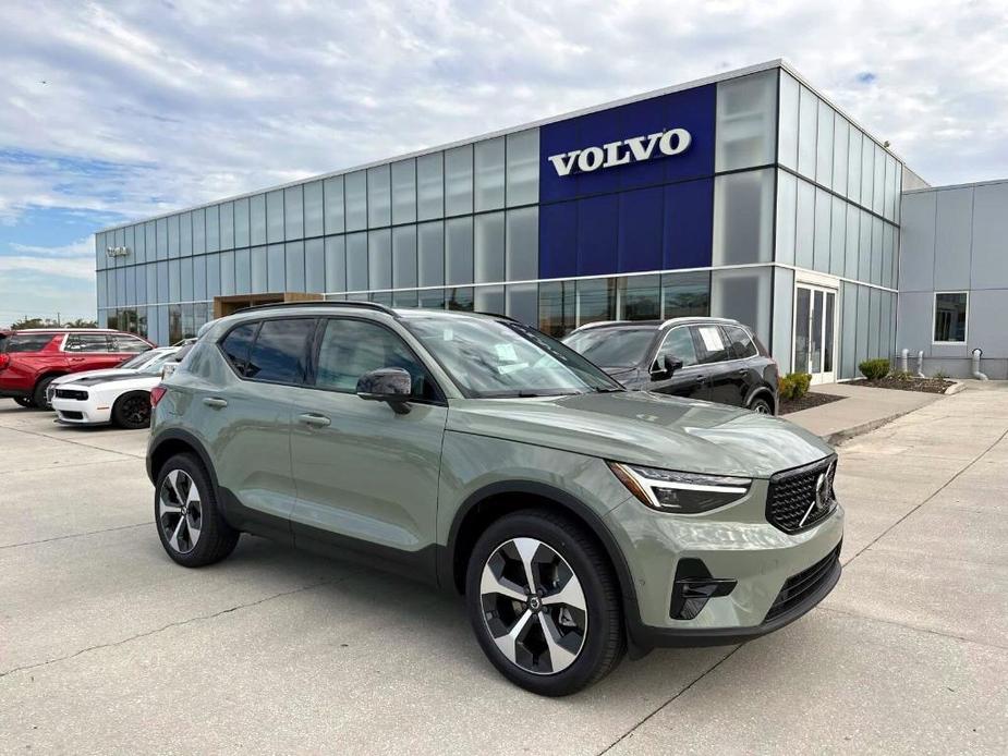 new 2025 Volvo XC40 car, priced at $47,145