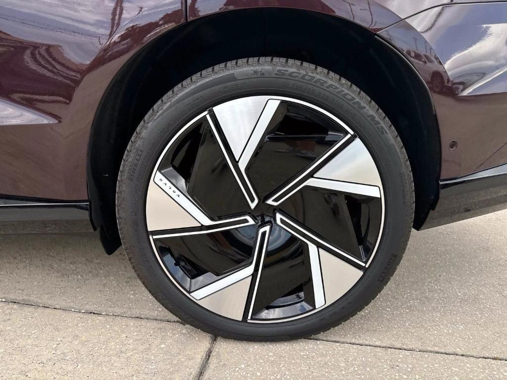new 2025 Volvo EX90 car, priced at $89,140