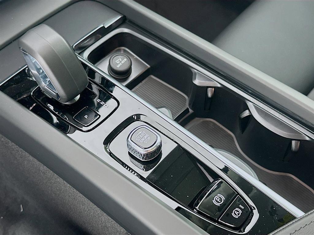 new 2025 Volvo XC60 car, priced at $49,095