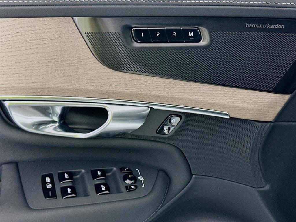 new 2025 Volvo XC90 Plug-In Hybrid car, priced at $79,305